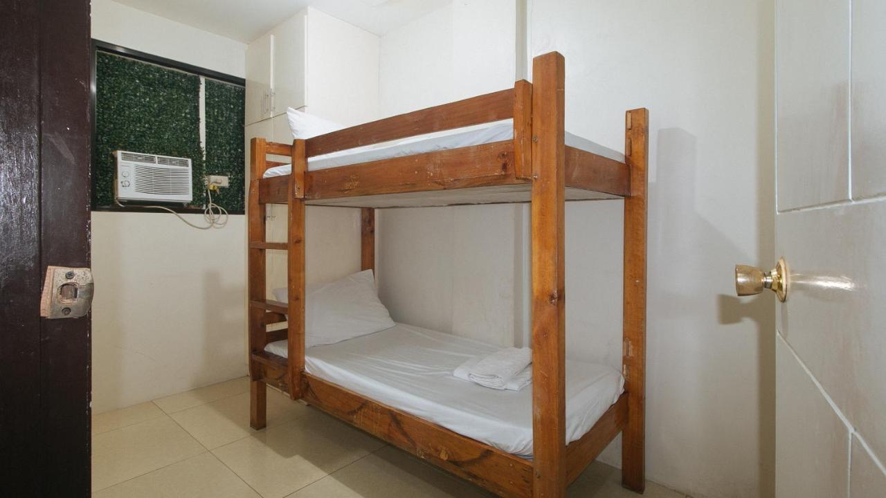 Nearest Hostel Pasay City By Reddoorz Extérieur photo